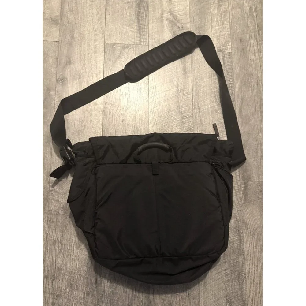 LL Bean Messenger Bag Mens Nylon Black Flap Laptop Carrying Buckle Travel LARGE